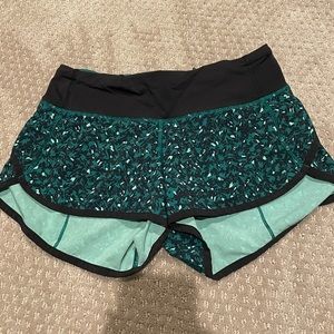 Lululemon Green Patterned Speed Up Shorts